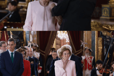 Un acto histórico… y un vacío que habla más que cualquier discurso. Mientras los Reyes presidían la conmemoración de 50 años de democracia en el Congreso, Pedro Sánchez, sus socios y Vox decidieron no acudir, dejando un silencio que retumba entre los pasillos de la política española. Más allá de la princesa Leonor, dos reinas también forman parte de la Orden del Toisón de Oro, recordando que la historia de la monarquía es tan compleja como fascinante. Un escenario lleno de símbolos. Ausencias que pesan. Y preguntas que nadie se atreve a ignorar: ¿Es este gesto un mensaje político… o un simple descuido protocolario?(hh)