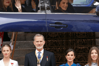 Un gesto de segundos… y un debate que puede estallar durante años. En plena cena de los Borbones por los 50 años de la Corona, Felipe decide ponerse al volante de un Lexus, con sus hijas en los asientos traseros. Un movimiento que parece cotidiano… hasta que la ley entra en escena. ¿Imprudencia real? ¿Un descuido peligroso? ¿O una imagen que nunca debió salir de El Pardo? Cuando el Rey conduce, no solo se desplaza la familia… también tiembla el protocolo.(hh)