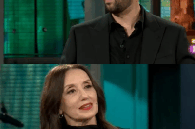 La confesión inesperada de Luz Casal en ‘La Revuelta’ que dejó a toda España sin aliento: la misteriosa llamada de Zarzuela que cambió su vida para siempre  Lo que ocurrió en el plató de La Revuelta dejó a espectadores, colaboradores e incluso al propio Broncano completamente descolocados. Luz Casal, visiblemente emocionada pero con una serenidad inquietante, reveló que recibió una llamada que jamás pensó que sonaría en su teléfono personal y que, según sus propias palabras, “no sabía si debía contar públicamente”. Una conversación directa, discreta y cargada de un simbolismo que solo unos pocos privilegiados han vivido. Una llamada en la que se mencionaron decisiones que, según ella misma insinuó, “no suelen tomarse de forma improvisada”. La artista aseguró que oyó una frase que la dejó paralizada y que implicaba a ambos Reyes tomando una decisión conjunta sobre su persona… pero evitó desvelar el motivo exacto hasta que Broncano la presionó con una pregunta que nadie se esperaba. La reacción del público fue inmediata: silencio absoluto, incredulidad y un murmullo creciente en redes que aún sigue escalando. ¿Qué le dijeron exactamente? ¿Por qué ahora? ¿Y qué significa realmente ese gesto? La respuesta de Luz Casal, aunque breve, abrió un nuevo misterio que está dando mucho más de qué hablar que el propio programa|TH