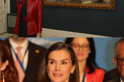 “Volvió… y no fue casualidad.” Letizia rescata la mítica chaqueta de cuero roja que una vez hizo viral y que ahora regresa a Mango este invierno. La combina con pantalones flare de cuadros y vuelve a demostrar cómo una sola prenda puede marcar tendencia durante años. Cinco colores, un diseño eterno y una Reina que sabe cuándo mirar al pasado para dominar el presente. ¿Es solo nostalgia fashion… o una jugada maestra que vuelve a dictar estilo?(hh)