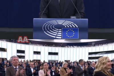 👑 El discurso de Felipe VI ante la Eurocámara dejó un instante de silencio absoluto: una frase que nadie esperaba escuchar El Rey agradeció el cariño recibido tras el accidente, pero hubo un momento concreto de su intervención que cambió por completo la atmósfera del hemiciclo. Una reflexión profunda, pronunciada con voz contenida, provocó una reacción inmediata entre los eurodiputados. No fue un discurso más. Fue uno de esos instantes que marcan época… aunque duraran apenas unos segundos.  ¿Qué dijo exactamente para que el ambiente se transformara por completo?
