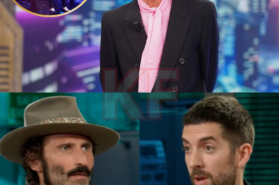 Ni el propio Leiva estaba preparado para lo que apareció en pantalla. En La Revuelta, las cámaras de RTVE rescatan un momento de su despedida que cambia por completo la percepción de aquella noche. No fue un gesto ensayado ni una escena para el público, sino un instante captado sin filtros. La reacción del artista lo dice todo. Cuando la televisión muestra lo que normalmente queda fuera de plano, la emoción deja de ser un recurso… y se convierte en verdad.