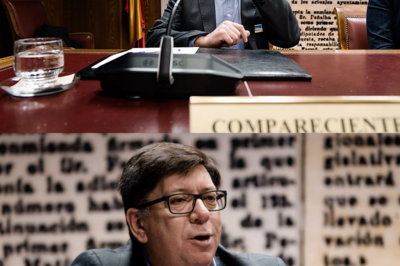 “Negarlo todo, bajo juramento.” Paco Salazar niega en el Senado las acusaciones de acoso sexual y se defiende con una frase rotunda: “He respetado a todas las mujeres.” El ex alto cargo de Moncloa admite, eso sí, que formó parte del “núcleo duro” de Pedro Sánchez, junto a Ábalos y Cerdán. Declaraciones, silencios y un pasado político que vuelve al primer plano. ¿Cierre de filas… o el inicio de un nuevo frente?(hh)