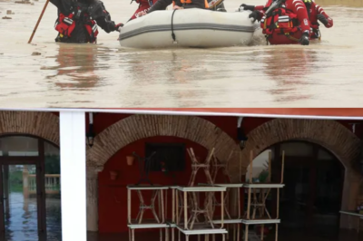El temporal Leonardo arrasa Granada y deja imágenes aéreas impactantes que revelan la magnitud real del desastre en Andalucía. Desde el aire, el paisaje cambia por completo: ríos desbordados, carreteras cortadas, campos anegados y zonas urbanas golpeadas con una violencia que pocos esperaban. Las imágenes muestran un escenario sobrecogedor que confirma que la borrasca no fue un episodio más, sino un aviso serio del impacto de fenómenos extremos cada vez más frecuentes. Protección Civil mantiene la alerta mientras los vecinos evalúan daños y crece la preocupación por las consecuencias económicas y sociales. Lo que se ve desde el cielo explica mejor que cualquier dato por qué Granada ha quedado en el epicentro del temporal y por qué lo ocurrido abre muchas preguntas incómodas.|TH