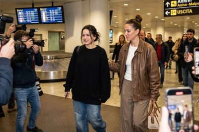 Rosalía colapsa en Milán bajo extrañas circunstancias. Mientras la élite silencia la verdad tras su “intoxicación”, huye a Madrid junto a Loli Bahía. ¿Quién intentó silenciar su voz? -(hn)