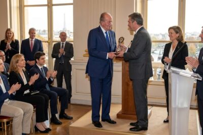 ¡El falso honor que indigna a Francia! El Rey Juan Carlos y su biógrafa Laurence Debray celebran un polémico premio en París. ¿Reconocimiento histórico o un enorme engaño en la Asamblea Nacional? -(hn)